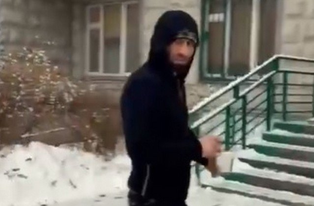 Доброго человека с кружкой чая всегда видно издалека