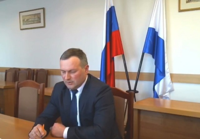 Лайфхак чиновника: как ответить на 400 вопросов одной фразой