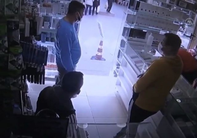 Телефон внезапно взорвался и отлетел мужчине в лицо