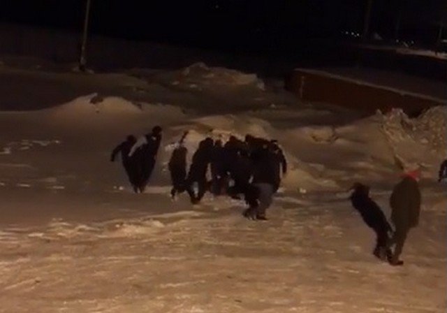 В вахтовом поселке в Мурманской области подрались 100 рабочих из-за проблем с питанием