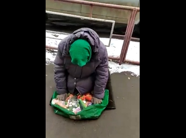 В Мичуринске подросток притворялся бабушкой ради милостыни