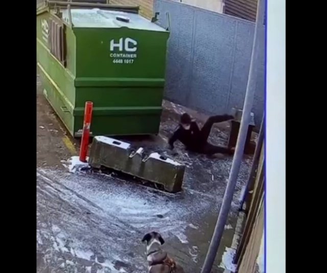 Этому парню точно не дадут премию "работник месяца"