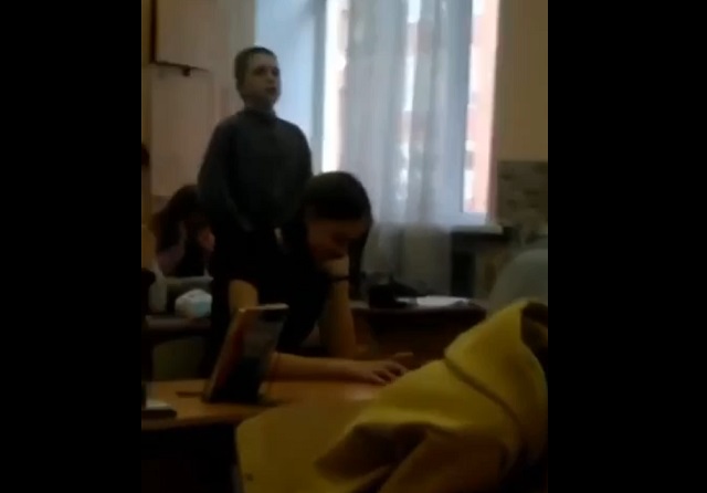 В Кургане восьмиклассник прочитал матерное стихотворение Сергея Есенина и получил четверку