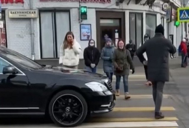 Потому что не надо злить пешехода