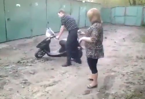 Купил жене скутер...