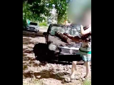 В Пензе дети уничтожили машину во дворе