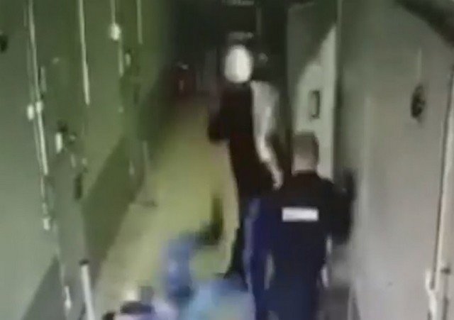 Невероятный Халк из Ростовской области и трое полицейских в изоляторе