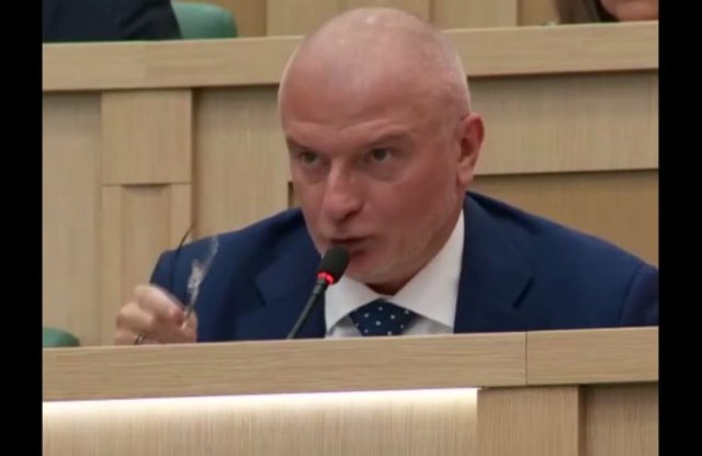 "Очень внимательный" представитель Росгвардии на заседании Совета Федерации