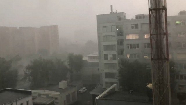 В Москве после 35-градусной жары начался "суперливень"