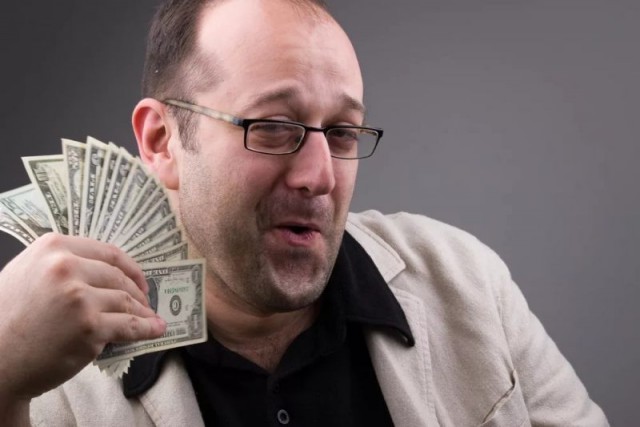 Российская компания Qtech продала РЖД 16 тысяч китайских смартфонов стоимостью 7300р по 26 400р