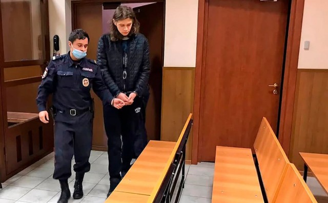 Блогеру, осквернившему в Москве портрет ветерана, дали четыре года колонии