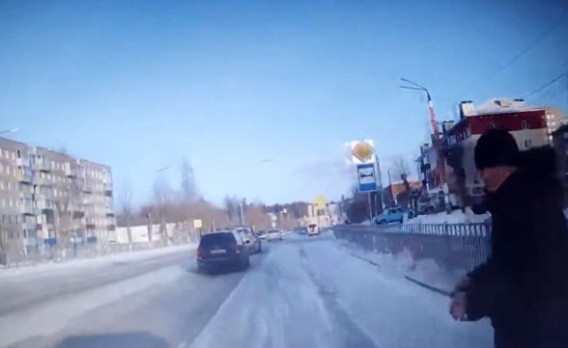 Попытка подставить на пешеходном переходе