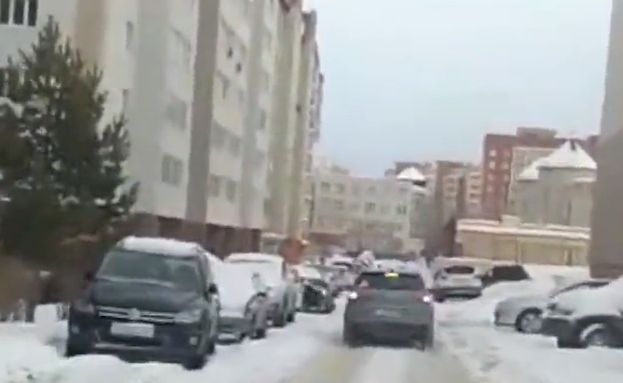 Курьёзное ДТП во дворе
