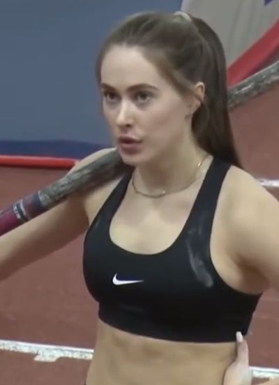 Нормальная у неё