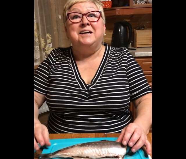 Лайфхак по правильной разделке селёдки