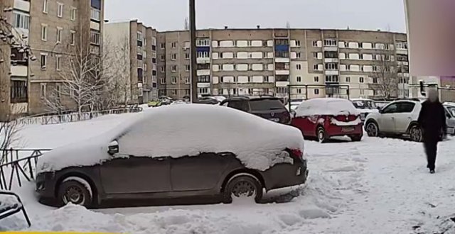 Очень позитивный мужчина, который по-настоящему радуется зиме