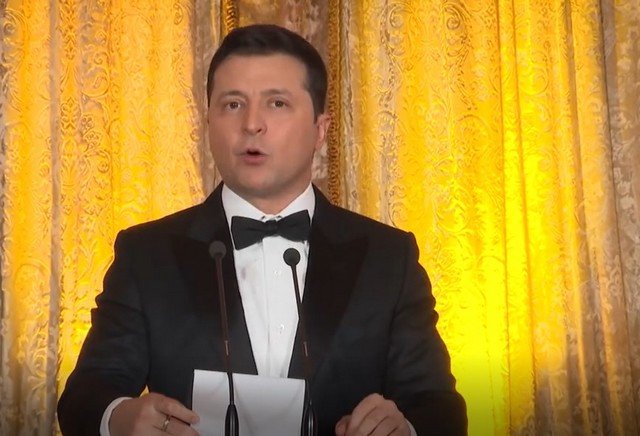 Владимир Зеленский прочитал речь и сам себе похлопал из зала: забавный фейл от монтажеров с Украины