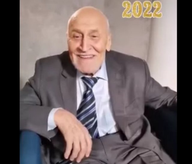 Николай Дроздов поздравляет вас с Новым годом 2022