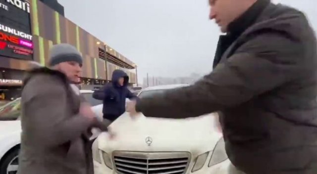 Любителю парковаться на местах для инвалидов не понравился перцовый баллончик