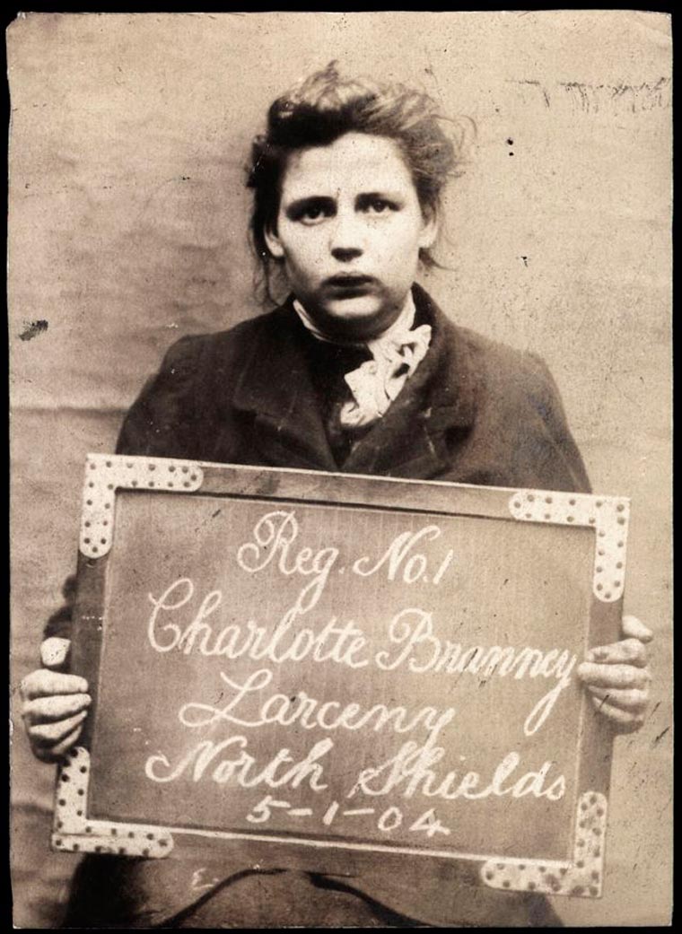 Фотография: Их разыскивала полиция: впечатляющие фото британских преступниц прошлого №12 - BigPicture.ru
