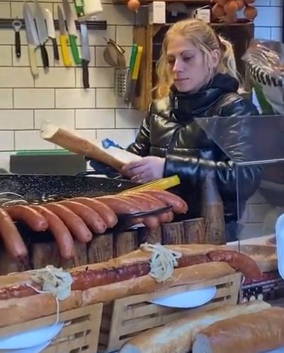 Кому хотдог?