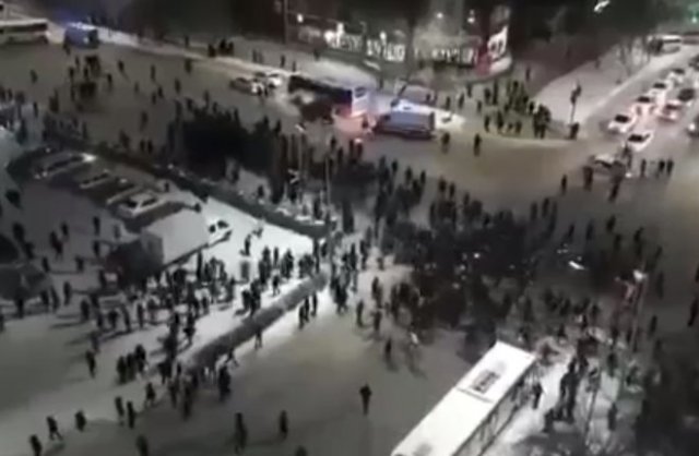 Протесты и столкновения с силовиками в Казахстане из-за повышения цен на сжиженный газ