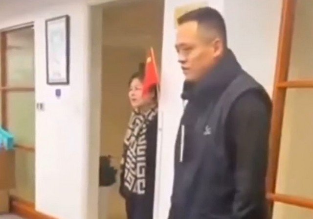 Нам всем нужна такая куртка после праздников и в гололед