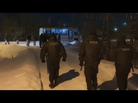 ОМОН пошел в гости к цыганам