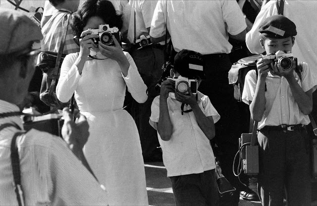Фотография: История самого молодого фотожурналиста Вьетнама — 12-летнего Ло Мань Хунга №13 - 24warez.com
