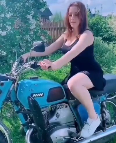 Девушка на Иже