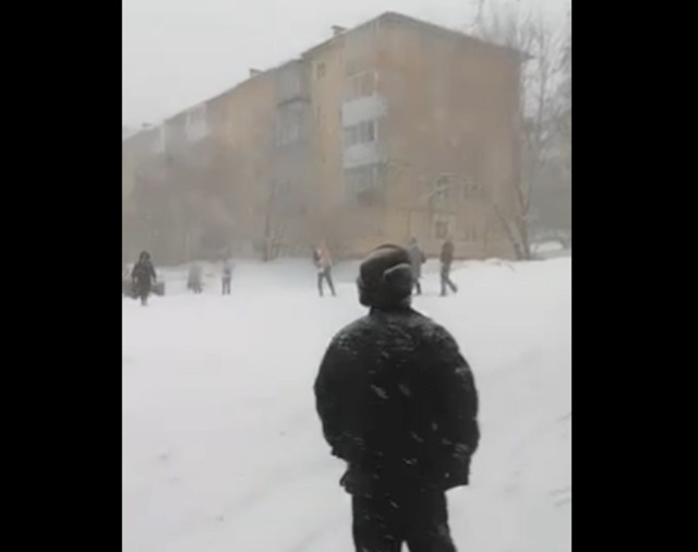 В Златоусте сразу 15 машин попали в ДТП из-за аномальных снегопадов
