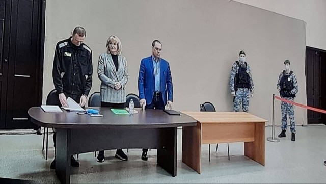 Суд приговорил Навального к девяти годам колонии строгого режима