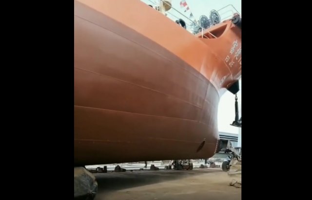Как на воду спускают корабль