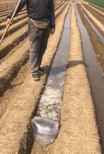 Управление потоком с помощью пакета с водой