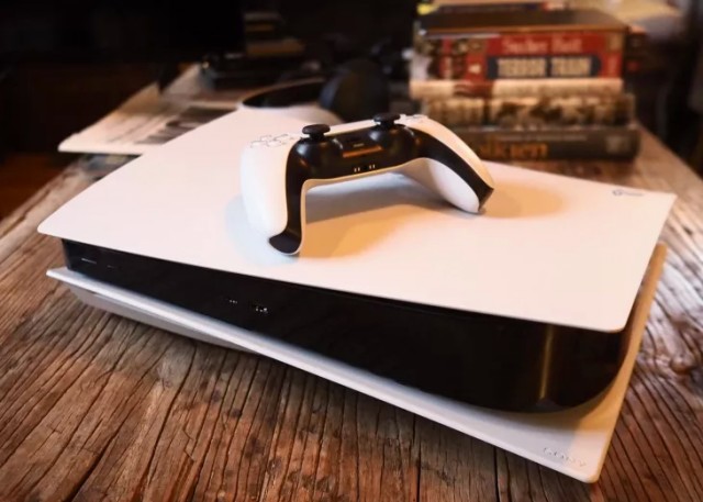 Российские приставки PlayStation 4 и PlayStation 5 превратились в "кирпич": Sony отключила в РФ СМС-коды