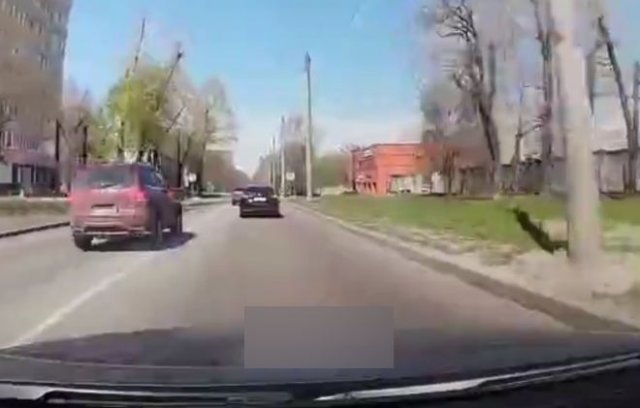 Когда есть два водителя, не умеющих водить - это всегда к аварии