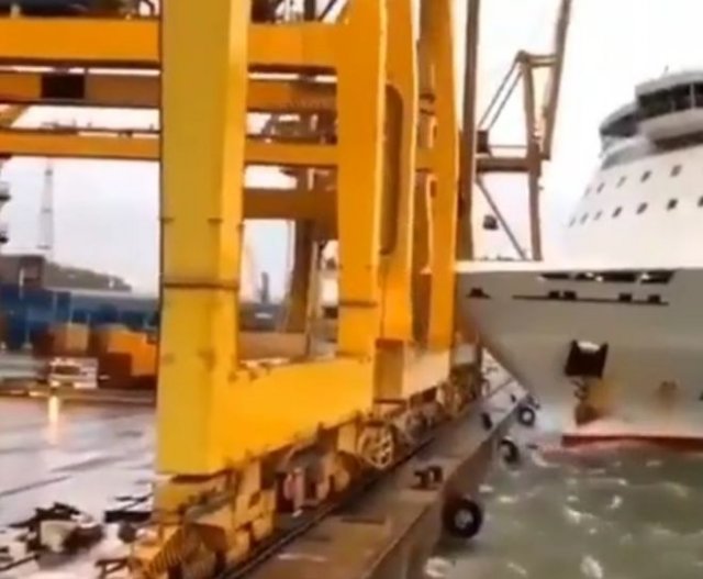 Неудачно пришвартовался