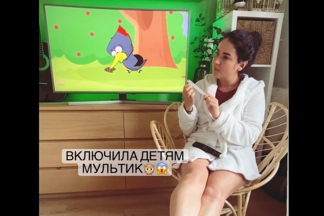 Девушка включила детский мультик, но он оказался с подвохом