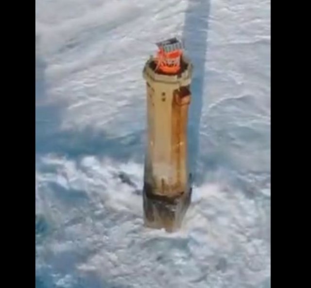Красивые кадры: маяк и море