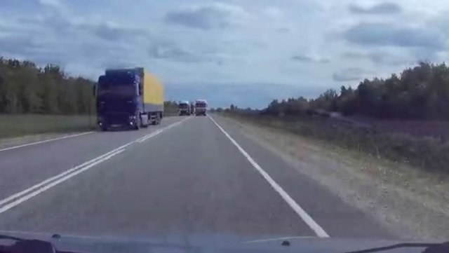 Еще один водитель фуры, которому нужно быстрее, чем остальным