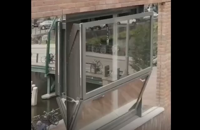 Окно, которое легким движение руки превращается в балкон