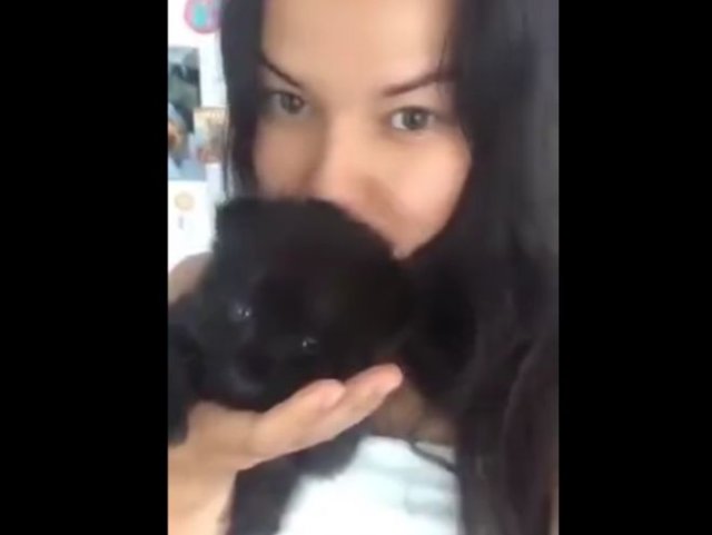 Девушка воспитала "котенка"