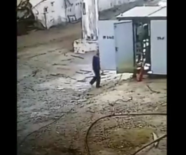 Неумелый электрик, который может отмечать второй день рождения