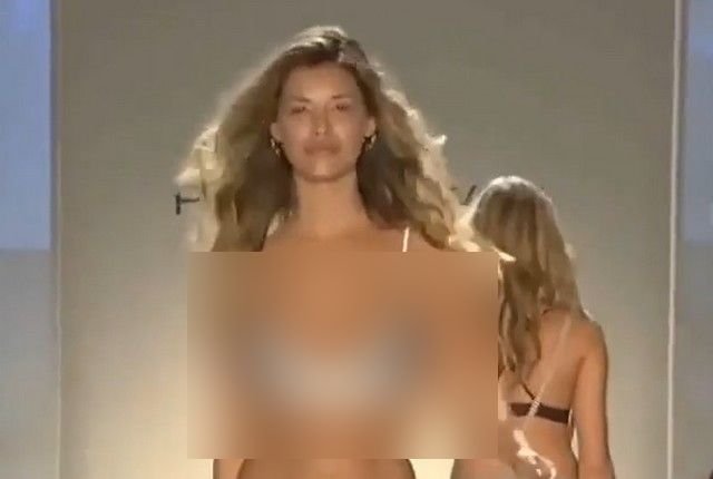 Настоящая модель, у которой есть за что подержаться