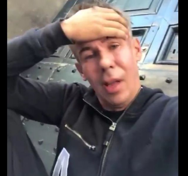 Алексей Панин рассказал, что ночевал на улице в Риме, а бездомные приняли его за своего