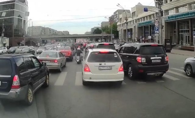 Конфликт с неадекватным водителем "Туарега"