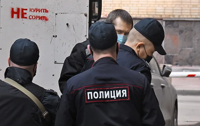 Экс-полковник Захарченко пытается вернуть изъятые миллиарды