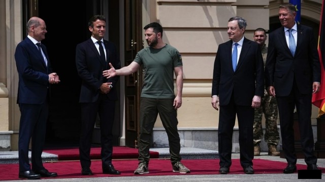 Когда физрук пришел на выпускной⁠⁠