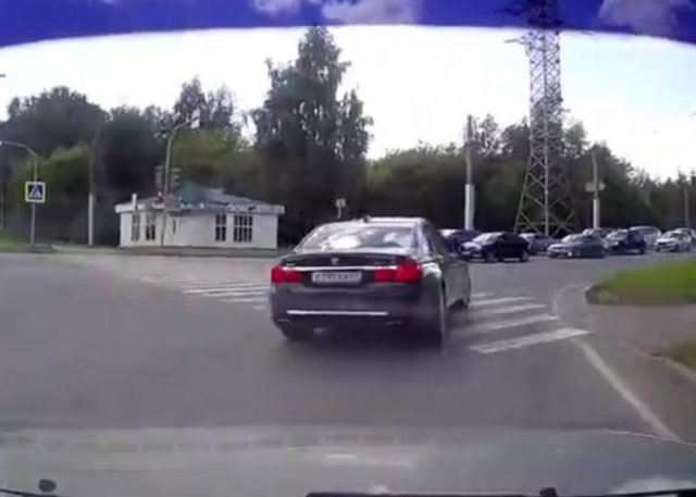"Обочечник" на BMW включает учителя