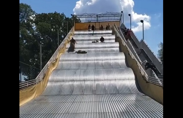 Пожалуй, самый опасный аттракцион
